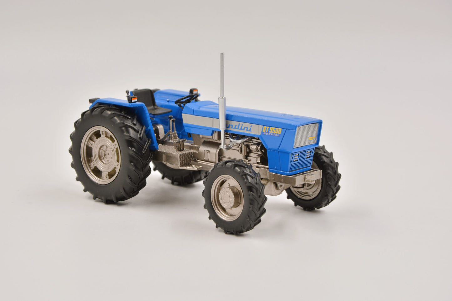 Landini DT9500 4wd Tractor Limited Edition Stunning in 1:32 scale VKA Models PRE ORDER