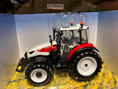 Britains Steyr Plus 4120 Tractor 1:32 scale New BOXED 43423