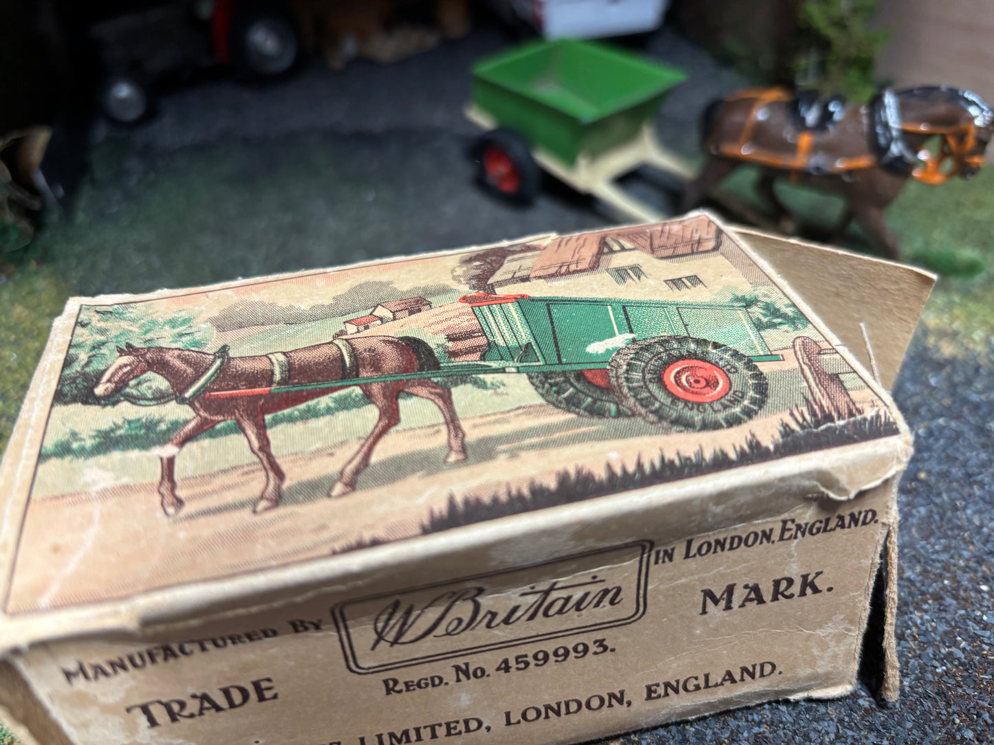 126F Vintage Britains Rubber Tyred Farm Cart with horse 1:32 scale obsolete