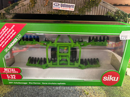 Green Disc harrow Set 1:32 scale boxed Siku 2071