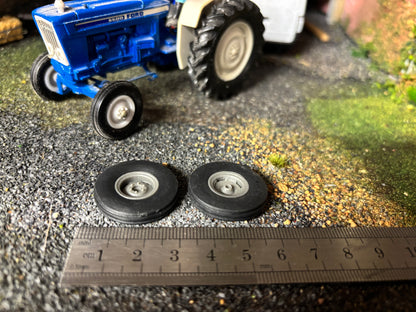04225 Set of 2 Front wheels 2wd Artisan32 farm machinery 1:32 scale Britains Ford 5000 6600