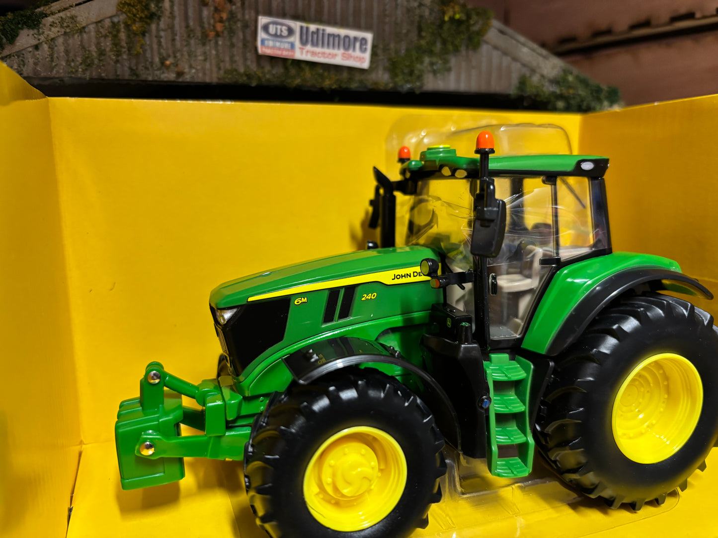 Britains John Deere 6M 240 Tractor 1:32 scale New BOXED 43406