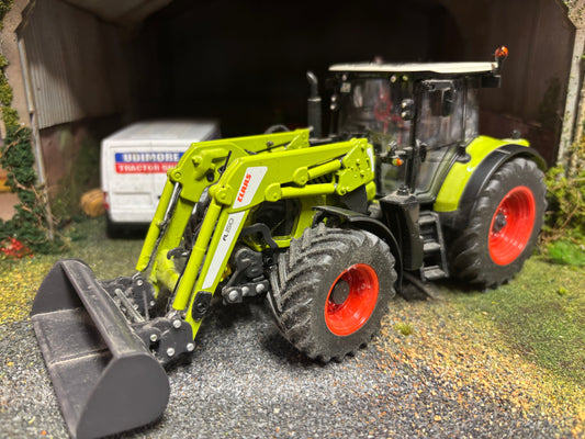 RARE Wiking Claas Arion 640 tractor with FL150 front loader 1:32 scale Boxed OBSOLETE