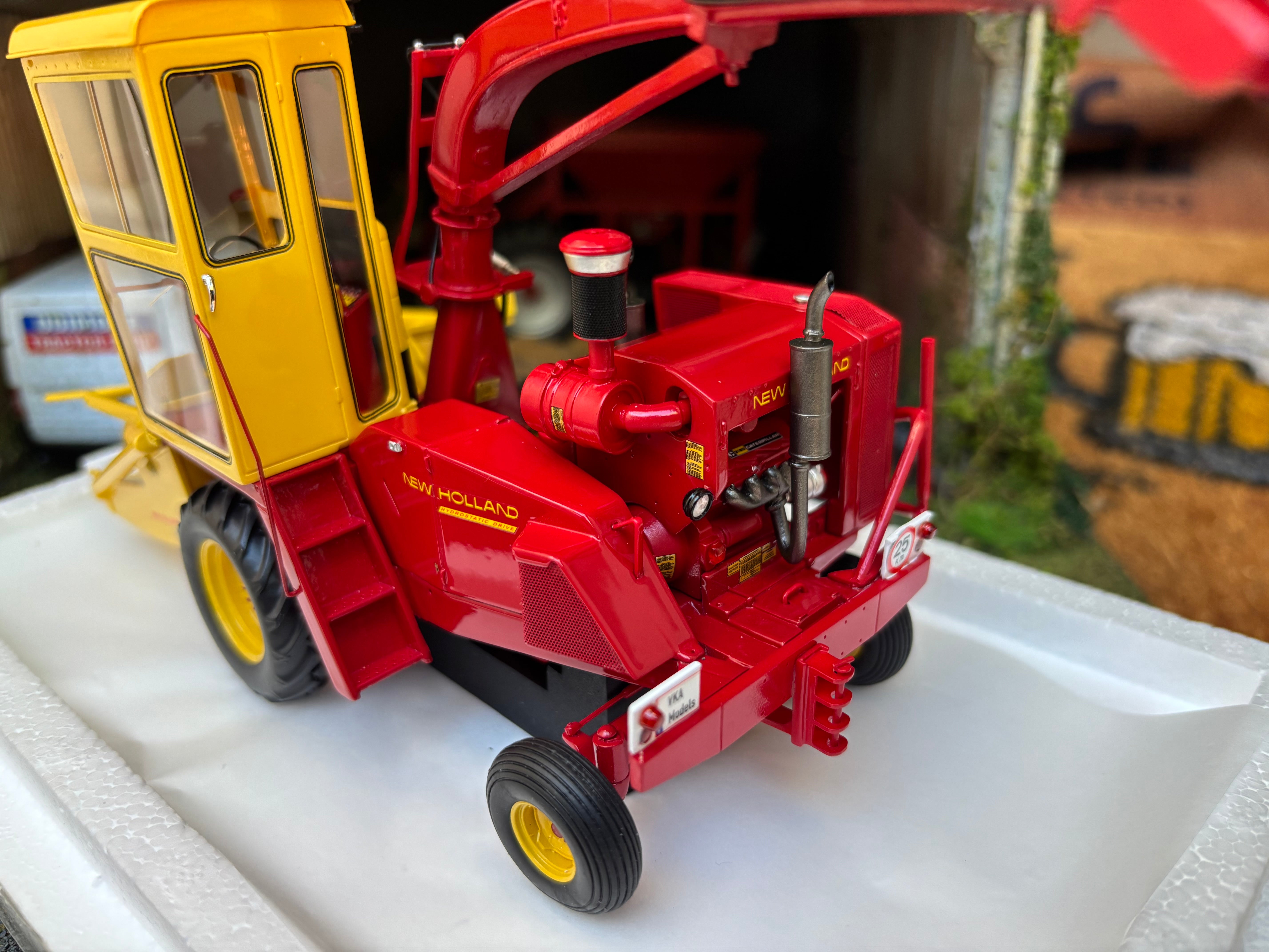 New Holland 1880 Forage Harvester Limited Edition Stunning in 1:32