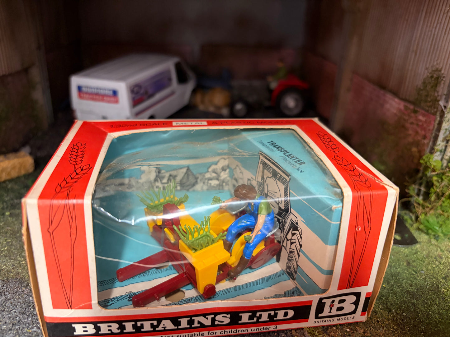 9552 Britains VINTAGE Transplanter straw box 1:32 scale BOXED  Obsolete MIB