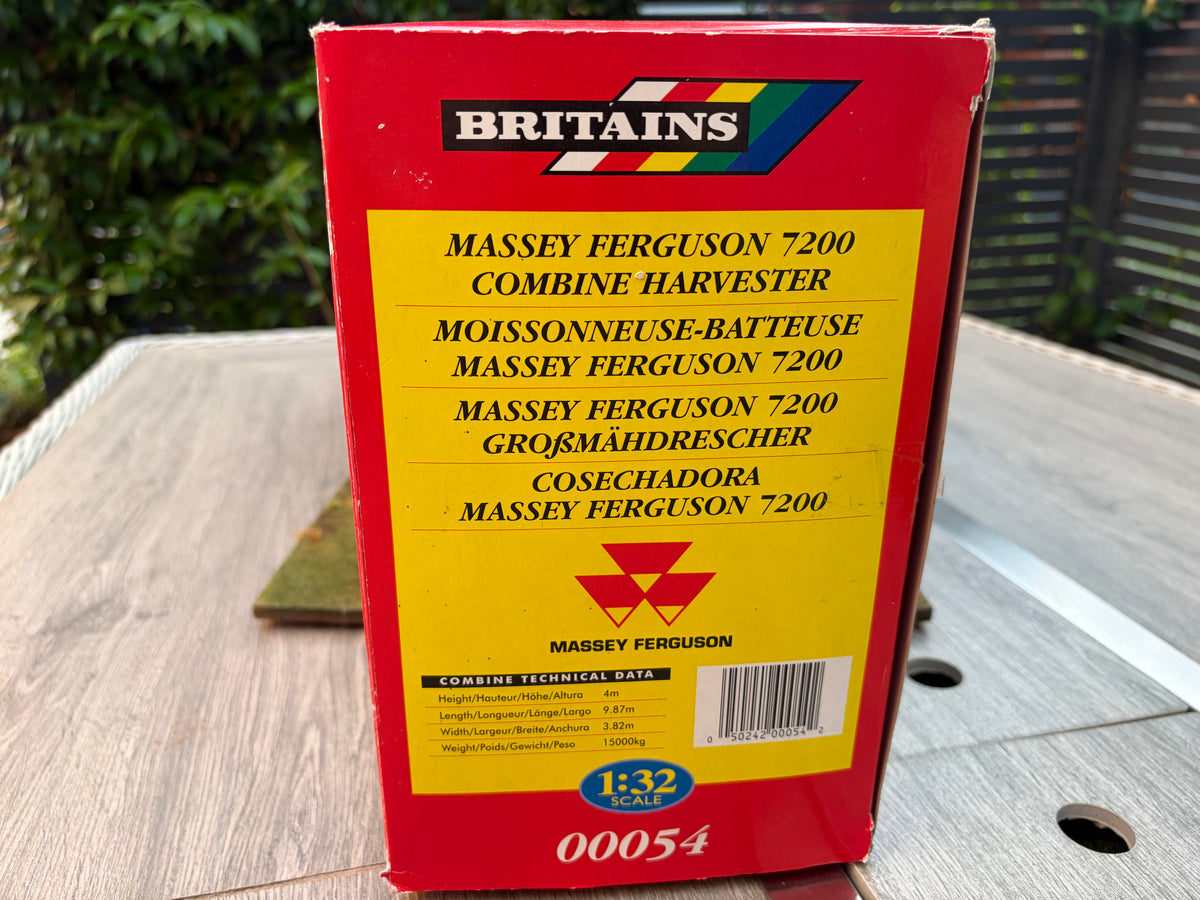 00054 Britains Massey Ferguson 7200 Combine Harvester 1:32 Scale Boxed Obsolete