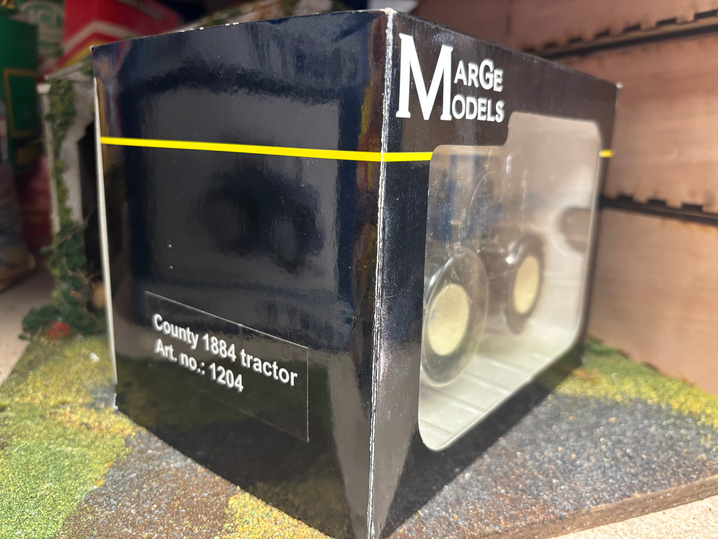 Limited Edition 250pcs MarGe Models GOLD County 1884 tractor BOXED 1.32 scale RARE 1306