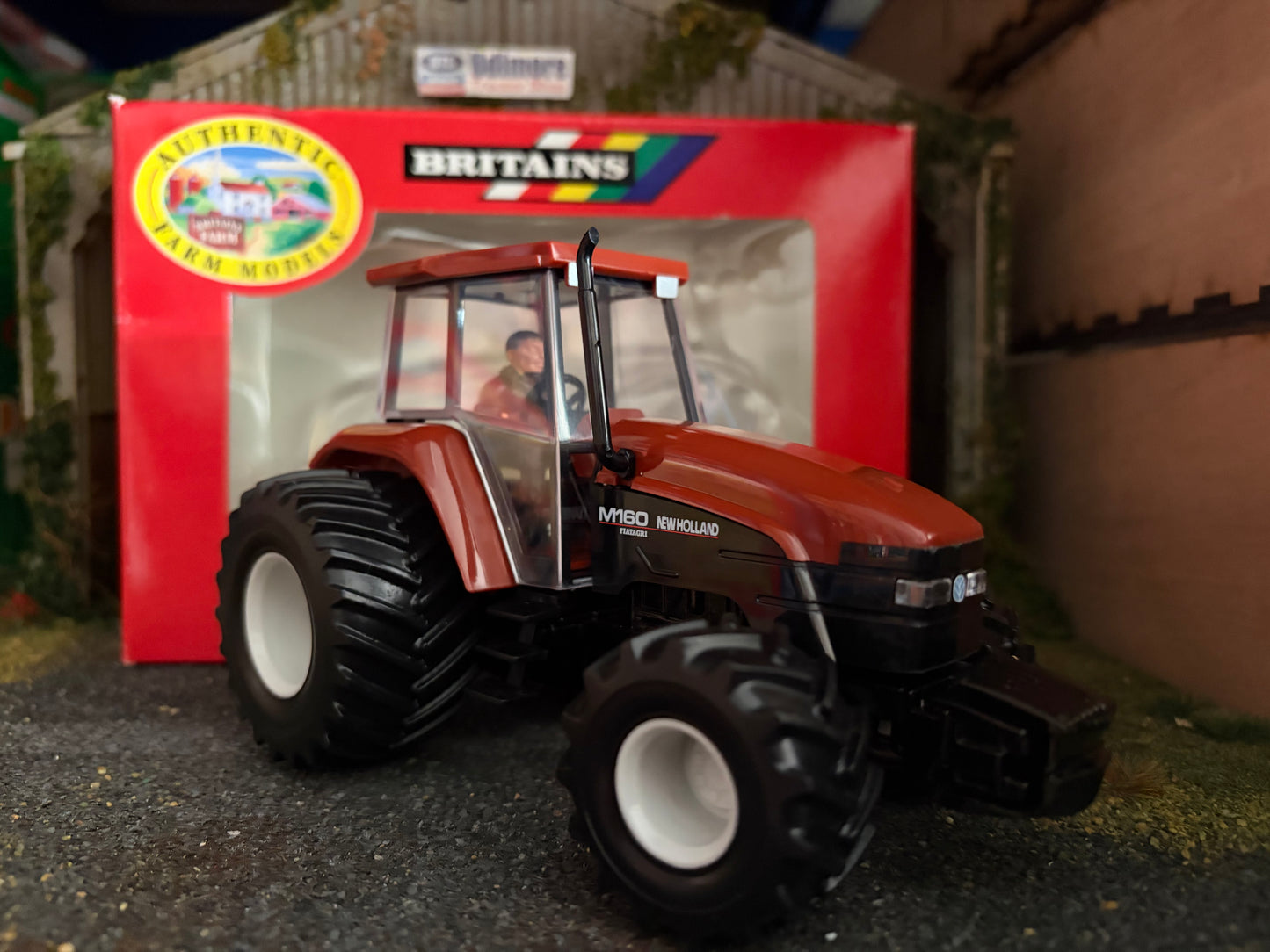 Britains New Holland Fiatagri M160 Floatations Tractor 9445 1:32 scale obsolete