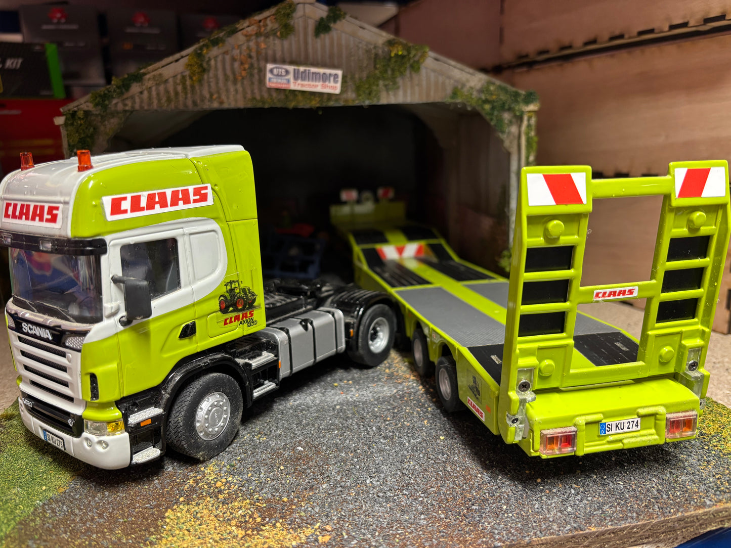 Scania R620 Truck Low Loader Conversion in CLAAS colours 1/32 farming models 1:32 scale SIKU