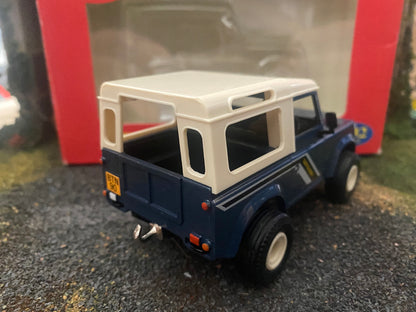 Britains Land rover Defender 1:32 scale  obsolete 9507