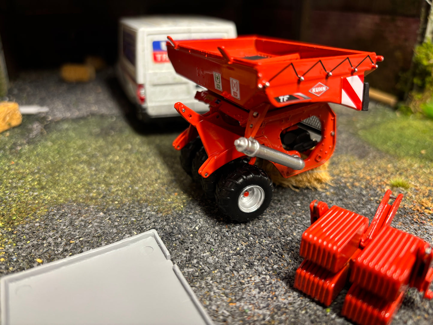 REP096 Replicagri Kuhn TF 1512 Hopper set 1:32 scale Boxed