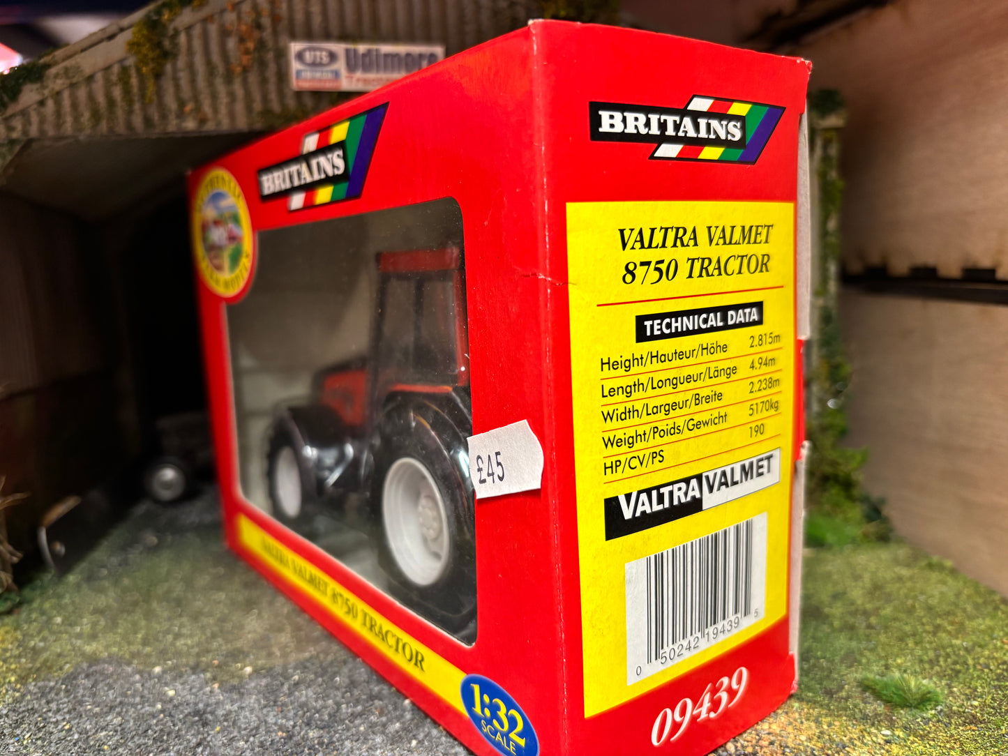 09439 Britains Red Valtra Valmet 8950 Tractor in original  Box obsolete