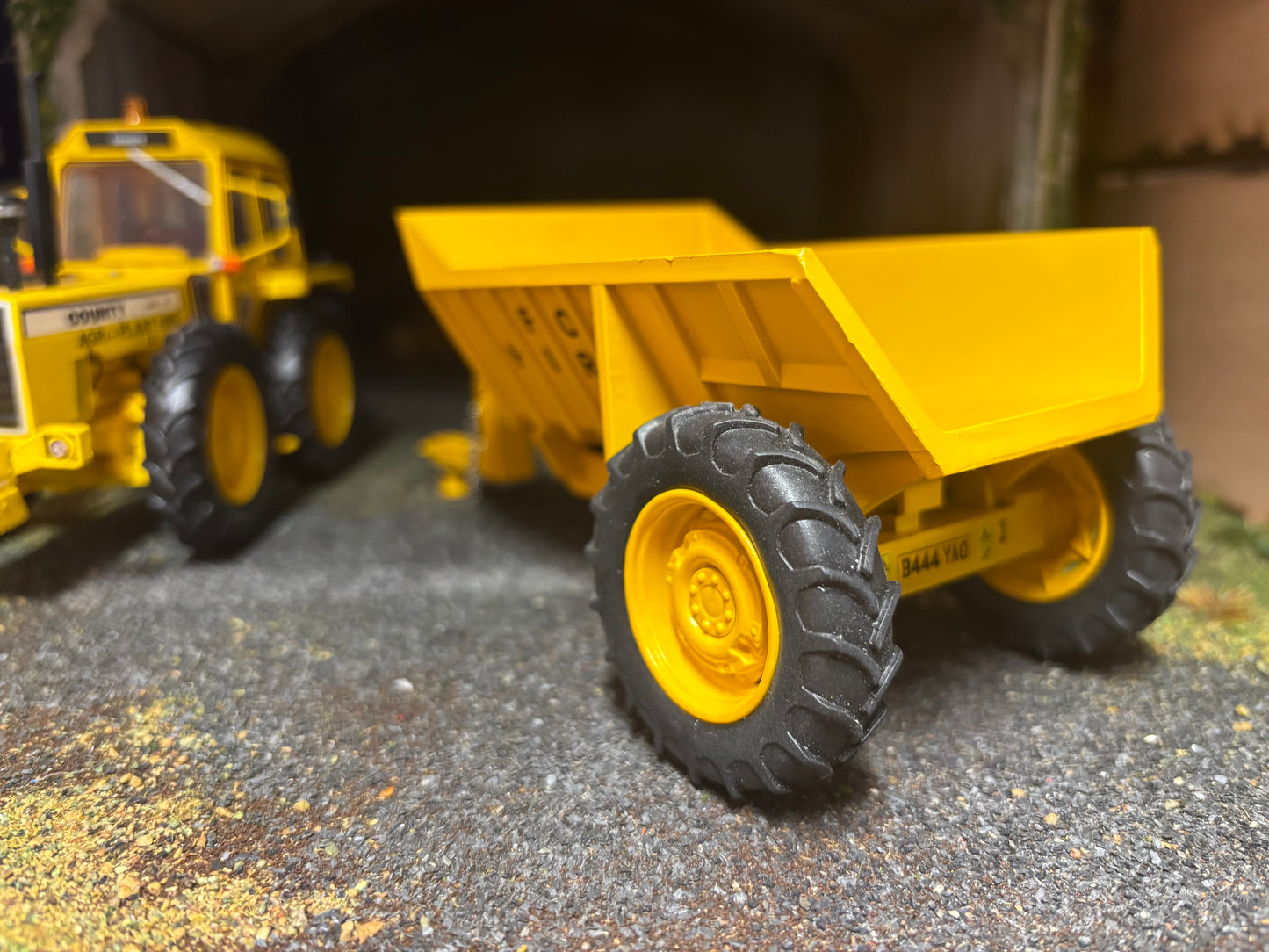 Industrial County 1184 Tractor with Shawnee Poole trailer set Conversion 1:32 scale