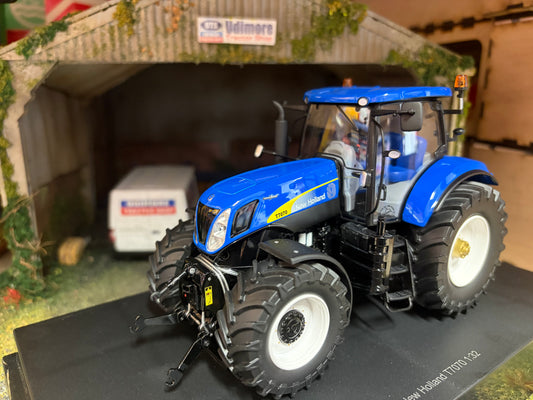 New Holland T7070 Tractor 1:32 scale Boxed ROS