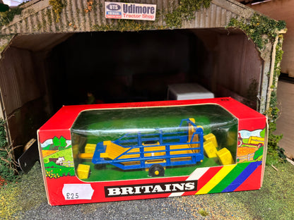 Vintage Britains Bale Sledge 1:32 scale  Obsolete 9557