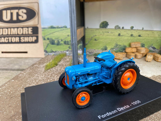 6272 Universal Hobbies 1958 Fordson Dexta tractor BOXED 1:32 scale Image 2