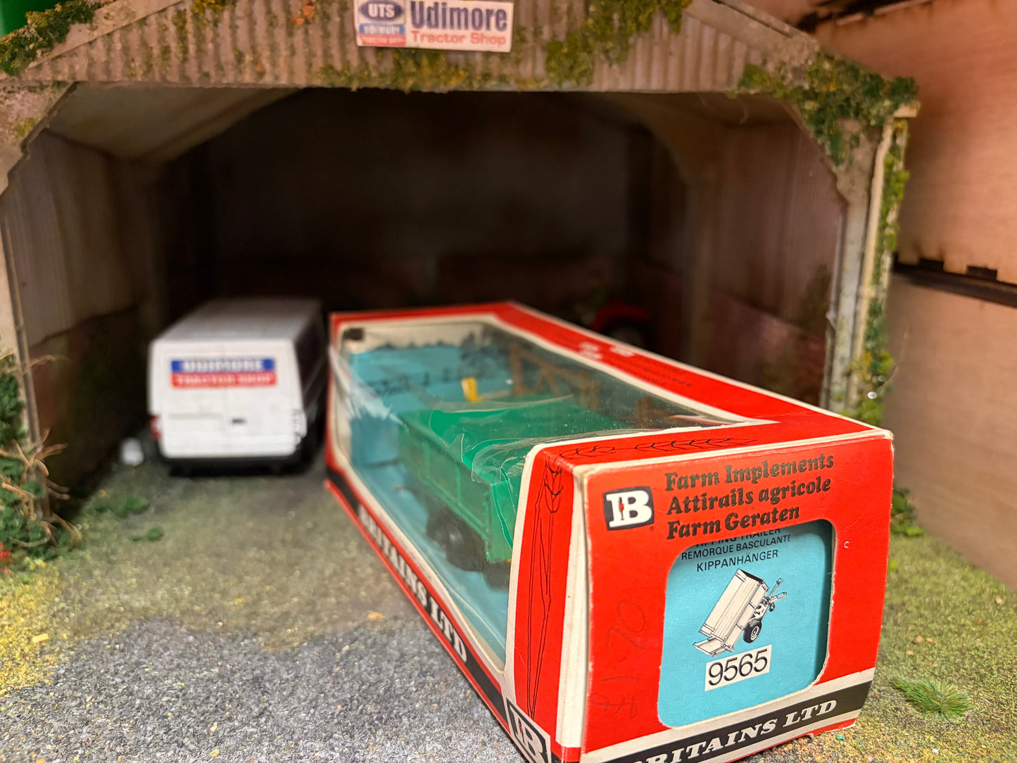 Vintage Britains Tipping Trailer 9565 Straw Box Boxed Obsolete 1:32 Scale