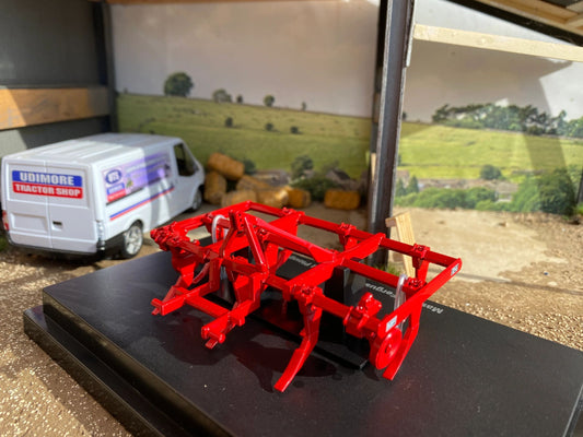 6452 Universal Hobbies Massey Ferguson 24 Chisel Plough 1:32 BOXED Image