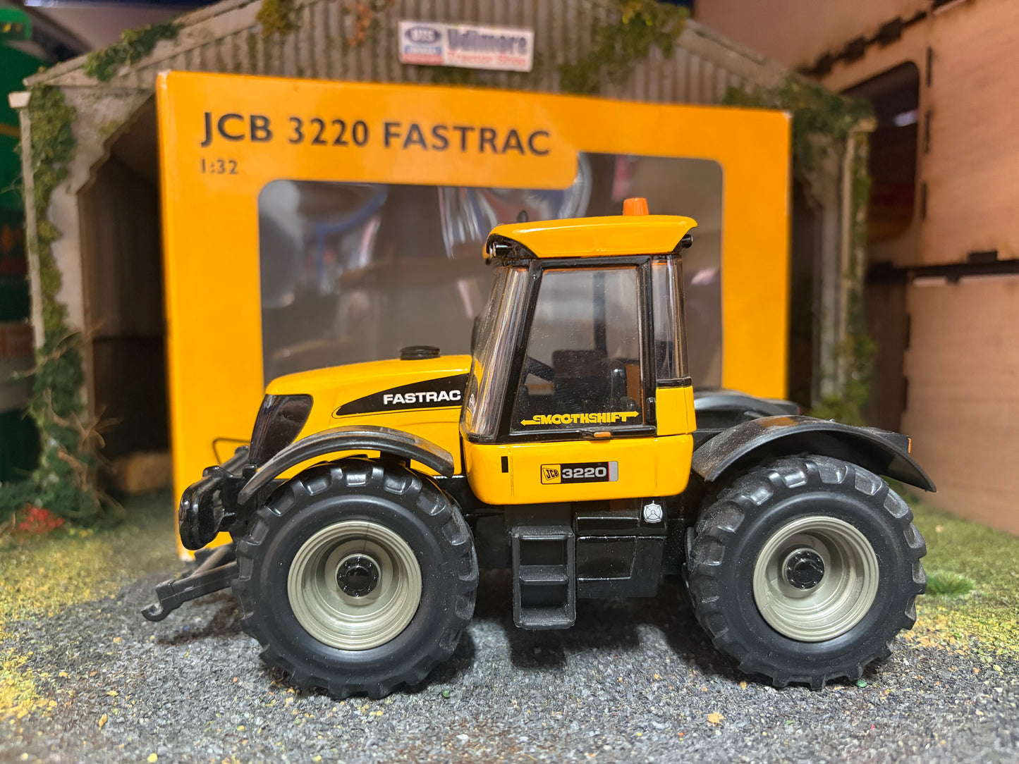 Vintage Britains JCB Fastrac 3220 Tractor 42019 BOXED Obsolete 1:32 Scale (2005)