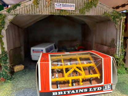 9561 Britains VINTAGE Bomford Superflow Cultivator straw box 1:32 scale BOXED  Obsolete MIB