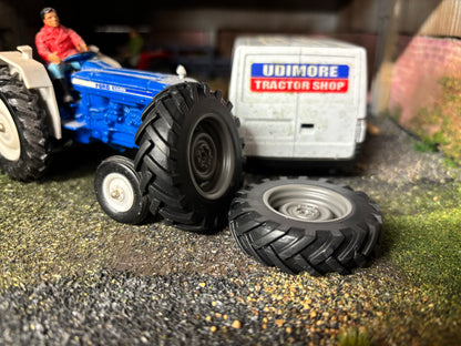 04238 Set of 2 Rear wheels 4wd Artisan32 farm machinery 1:32 scale Britains Ford 5000 6600