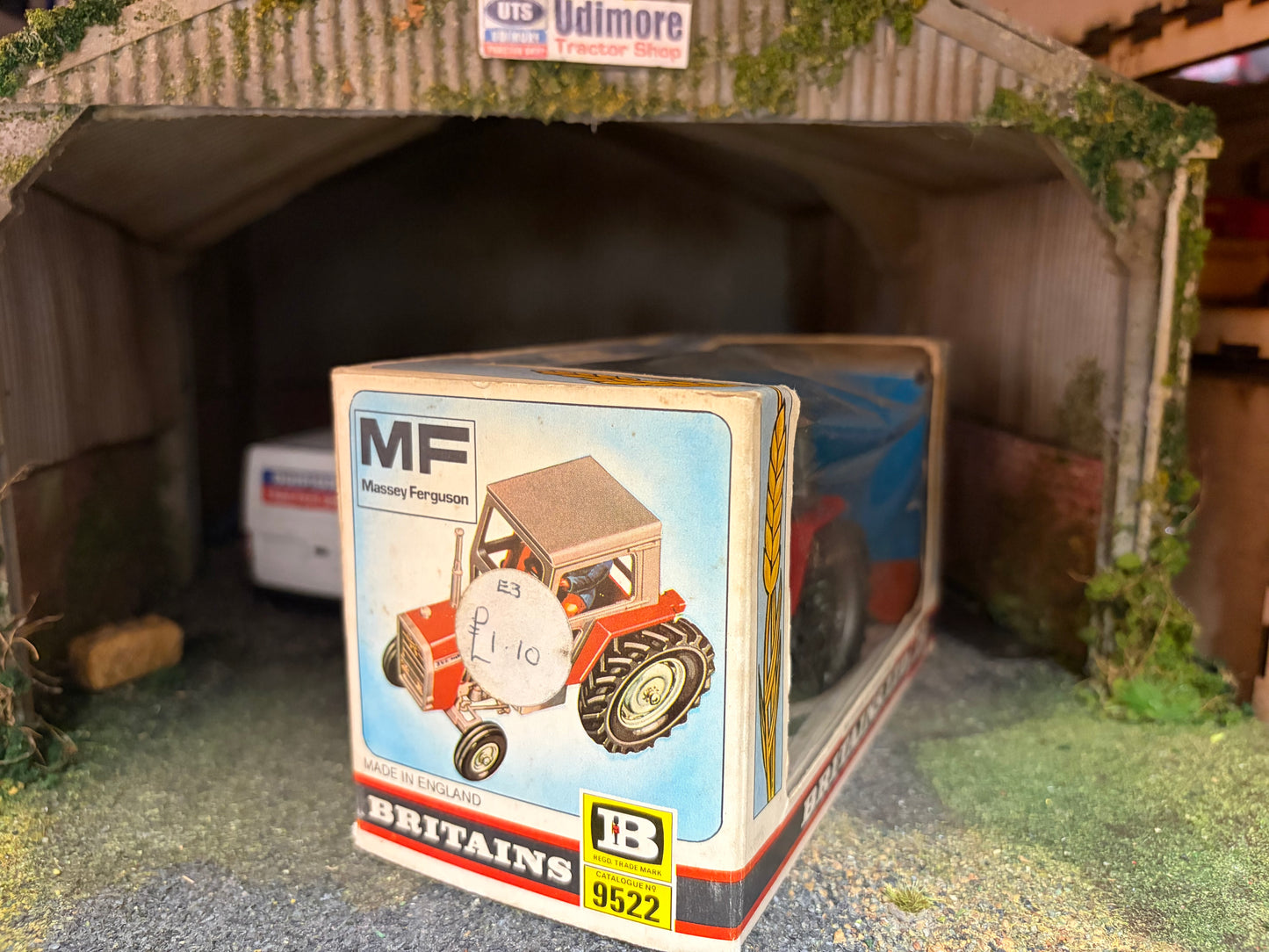 Vintage Britains Massey Ferguson 595 Tractor 9522 Original Straw Box Obsolete 1:32 Scale First Version (1976–1979)