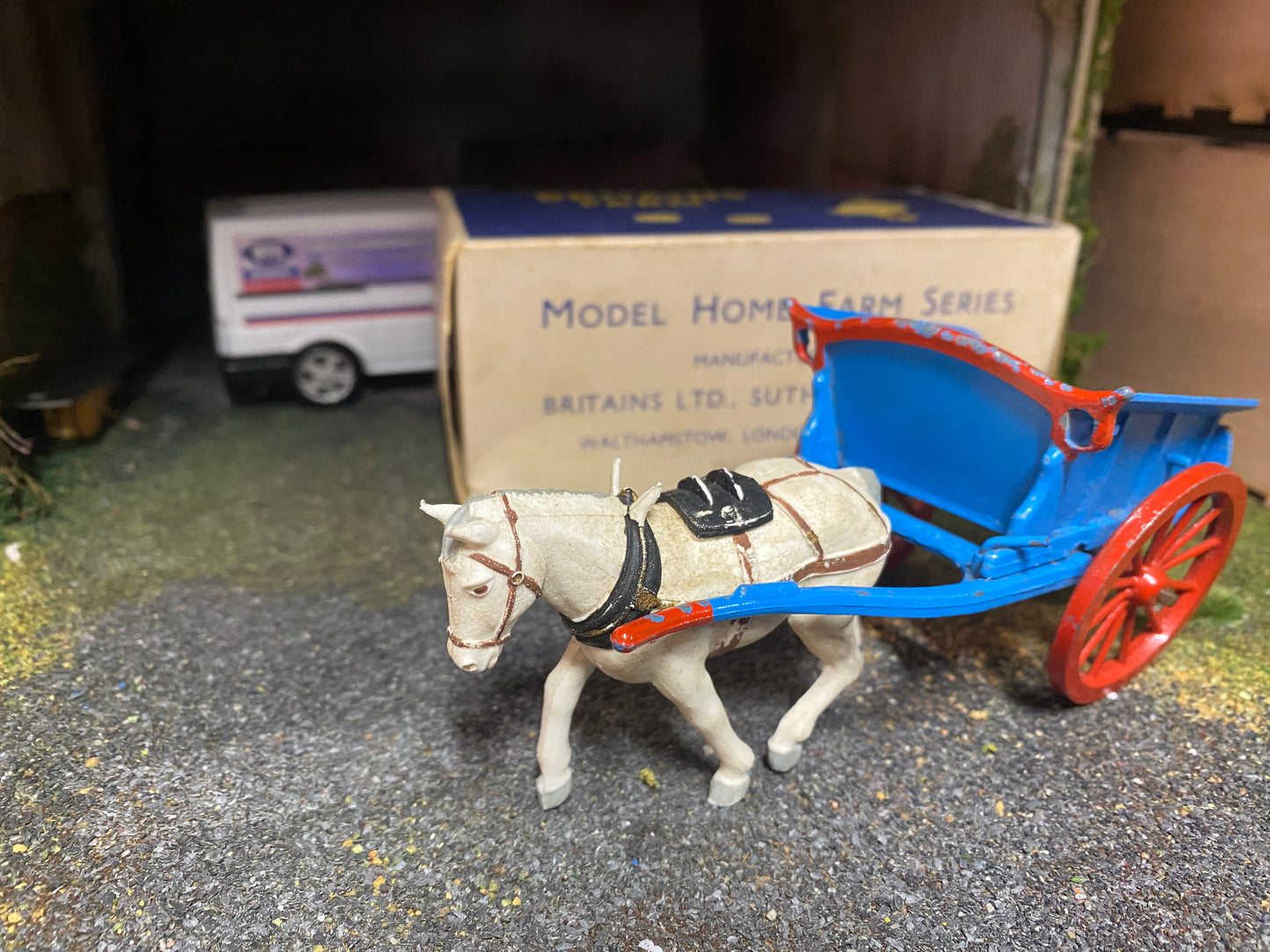 9505 Vintage Britains Tumbrel Cart with plastic horse 1:32 scale obsolete RARE BOX version
