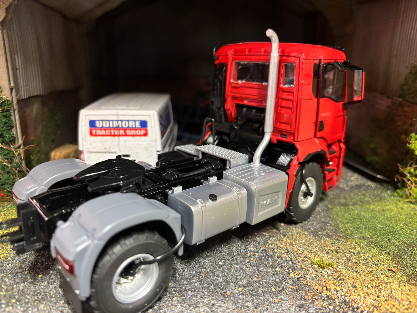 Wiking MAN TGS 18.510 4 x 4 2 axle Truck Lorry RED 1:32 scale Boxed