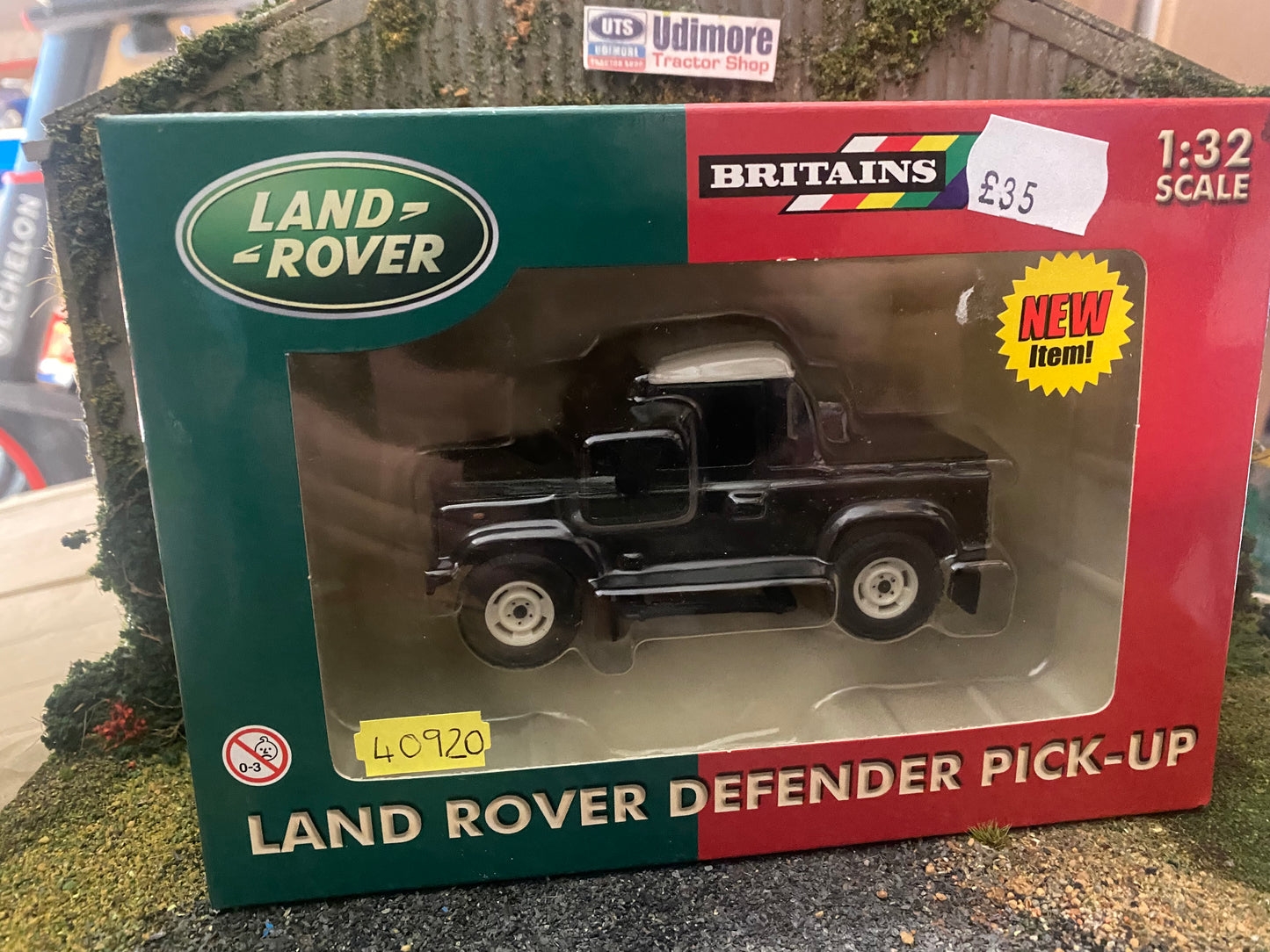 Britains Land rover Defender Pick up 1:32 scale  obsolete 40920