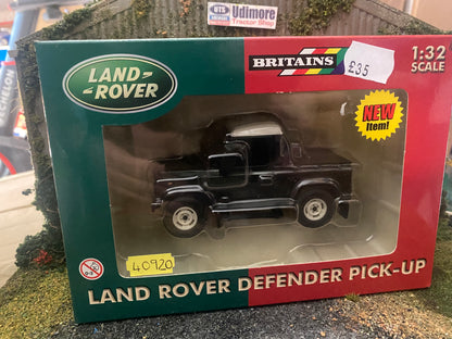 Britains Land rover Defender Pick up 1:32 scale  obsolete 40920