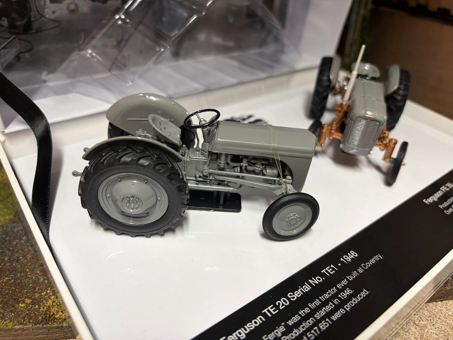 Universal Hobbies Ferguson FE35 Tractor & Ferguson TE 20 Set UH5206 Limited Edition Obsolete 1:32 Scale