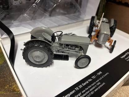 Universal Hobbies Ferguson FE35 Tractor & Ferguson TE 20 Set UH5206 Limited Edition Obsolete 1:32 Scale