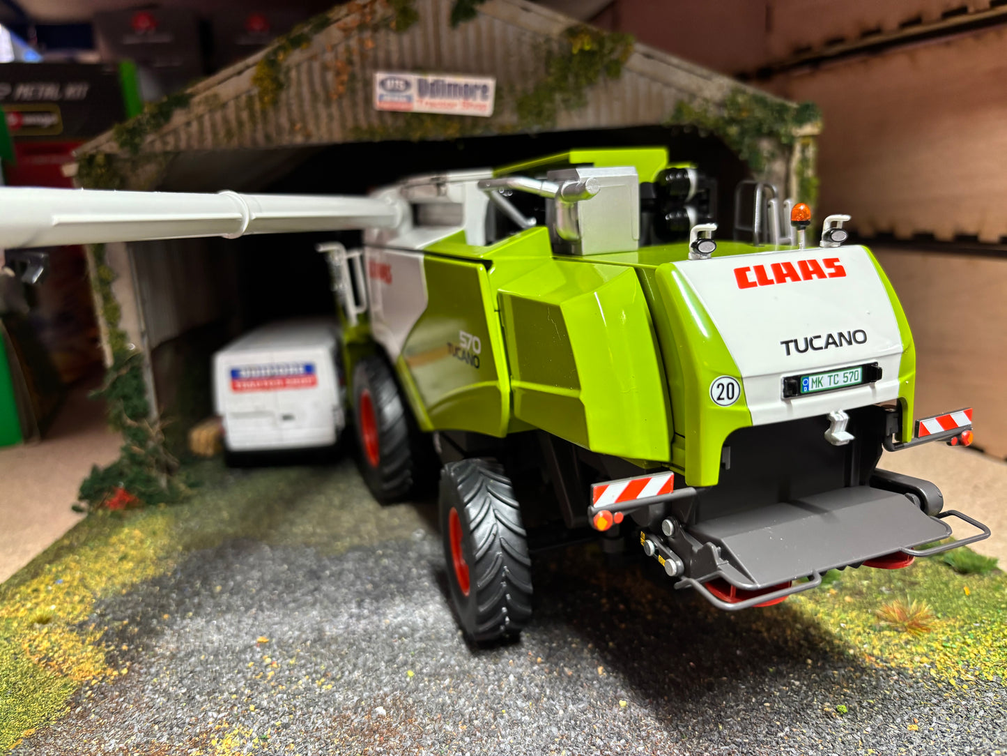 Wiking Claas Tucano 570 Combine Harvester Corn header 1:32 scale Boxed