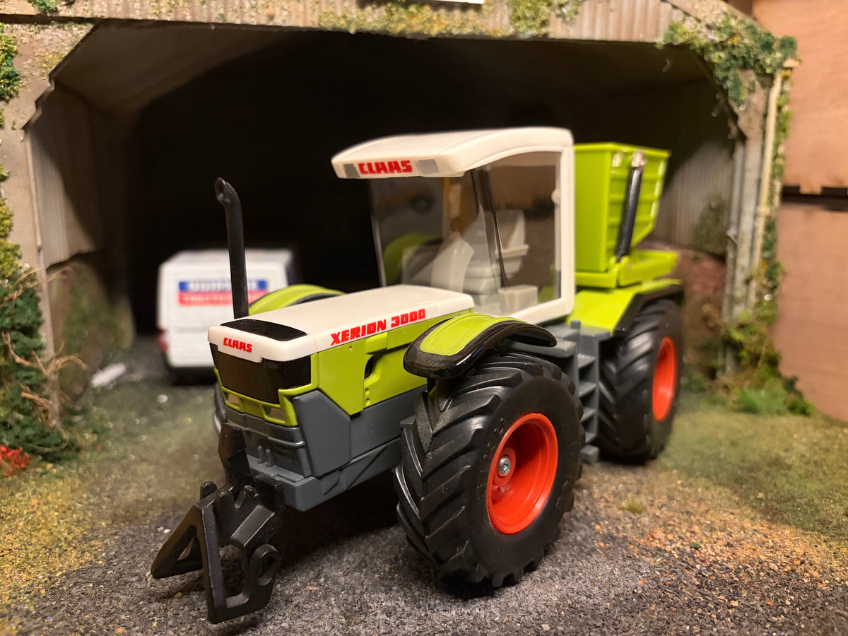 RARE Siku CLAAS Xerion 3000 Tractor 3553 – 1:32 Scale Dealer Box