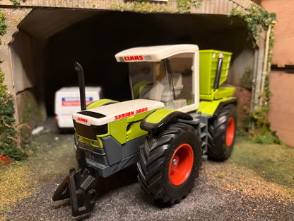RARE Siku CLAAS Xerion 3000 Tractor 3553 – 1:32 Scale Dealer Box