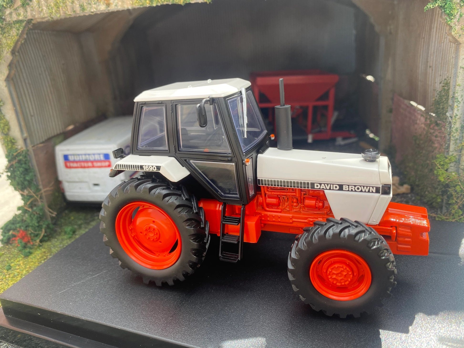 6753 Universal Hobbies David Brown 1690 4wd Tractor BOXED 1:32 scale Image 9