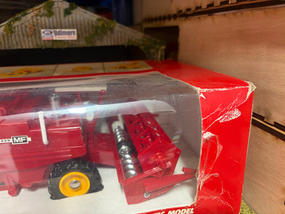 9570 Britains Massey Ferguson 760 Combine Harvester 1:32 Scale Boxed Obsolete