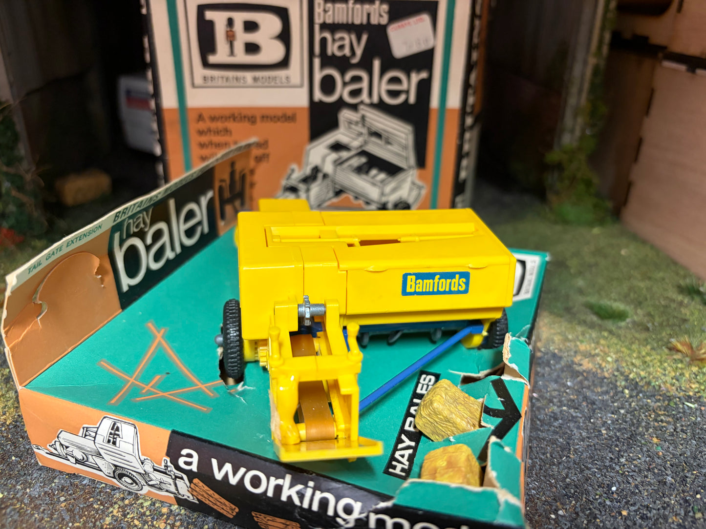 Vintage Britains Bamfords BL58 Hay Baler First Edition 1:32 Scale Boxed Obsolete - 9563