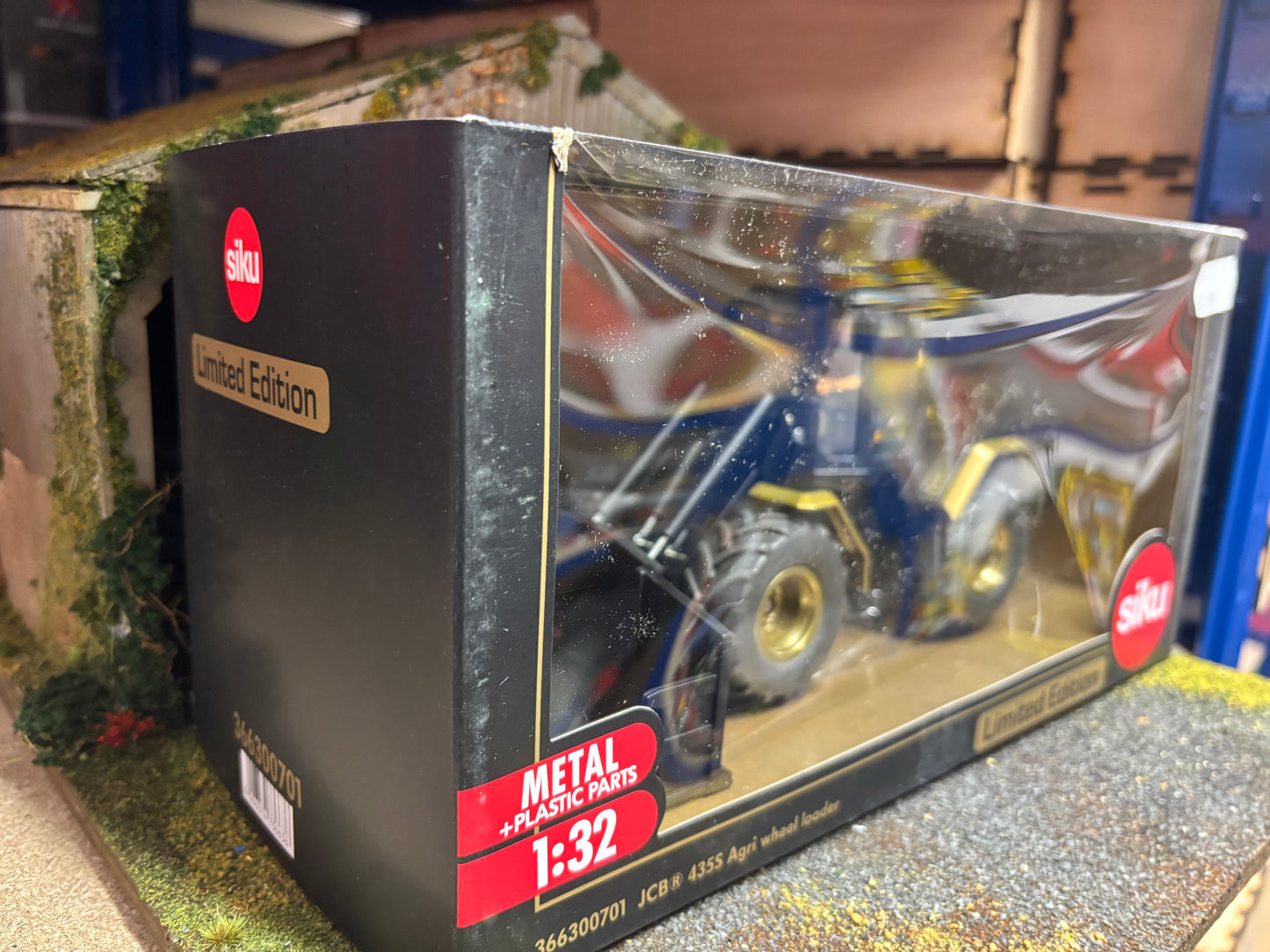 Limited Edition BLACK GOLD JCB 435S Agri Wheel Loader 1:32 scale boxed Siku 3663S new