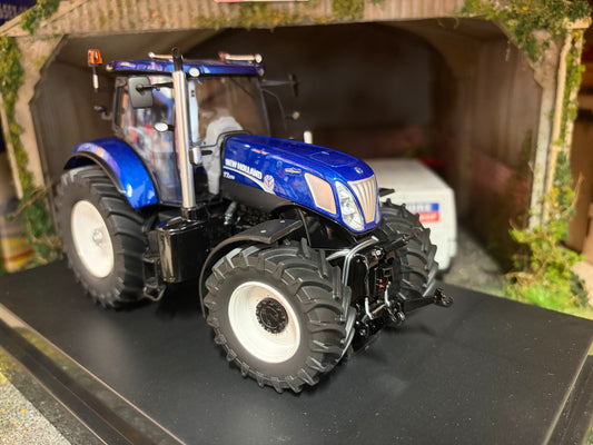 New Holland T7.270 Blue Power Tractor 1:32 scale Boxed ROS