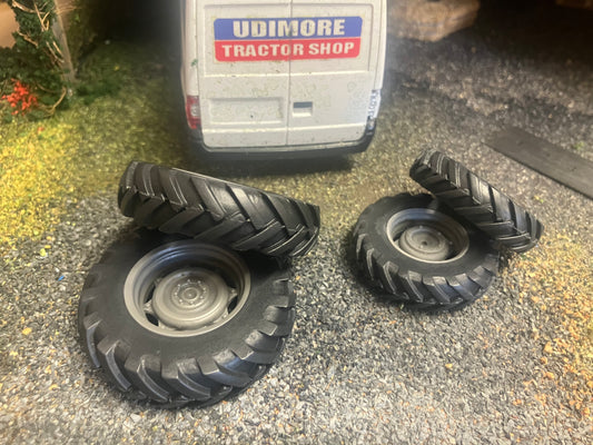 04239 Set of 4 Front & Rear 4wd Tractor wheels Artisan32 farm machinery 1:32 scale