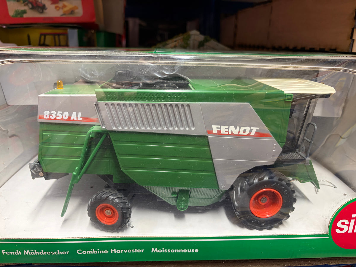 Vintage Siku 4250 Fendt 8350 AL Combine Harvester 2001 1:32 Scale – Boxed Obsolete