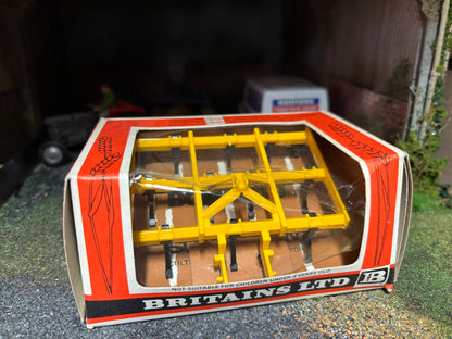 9561 Vintage Britains Bomford Superflow Herse Cultivator 1:32 scale STRAW box obsolete