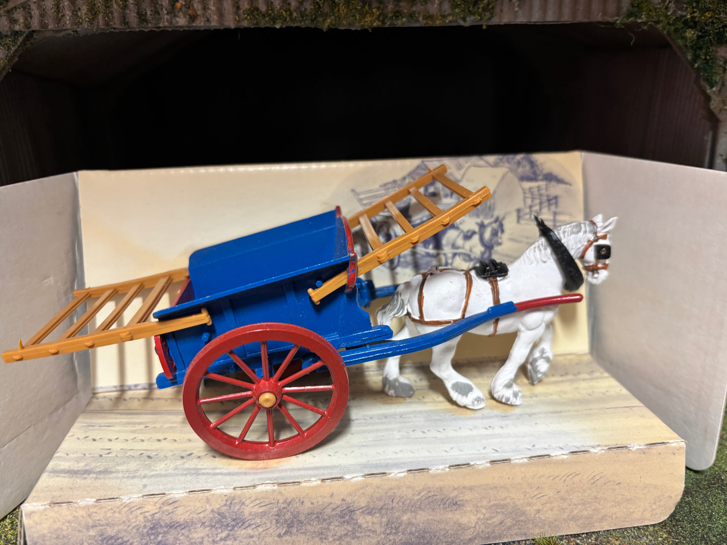 9499 Vintage Britains Tumbrel Cart with horse 1:32 scale obsolete