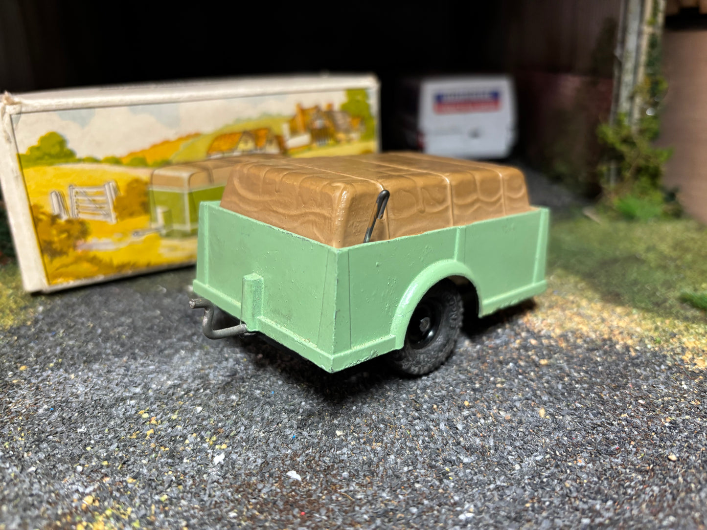 2041 Vintage Britains Clockwork Trailer 1:32 scale obsolete Still works