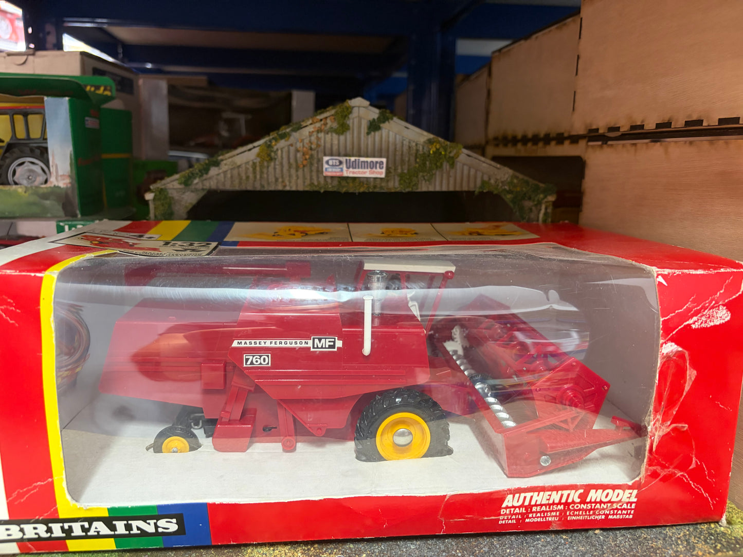 9570 Britains Massey Ferguson 760 Combine Harvester 1:32 Scale Boxed Obsolete