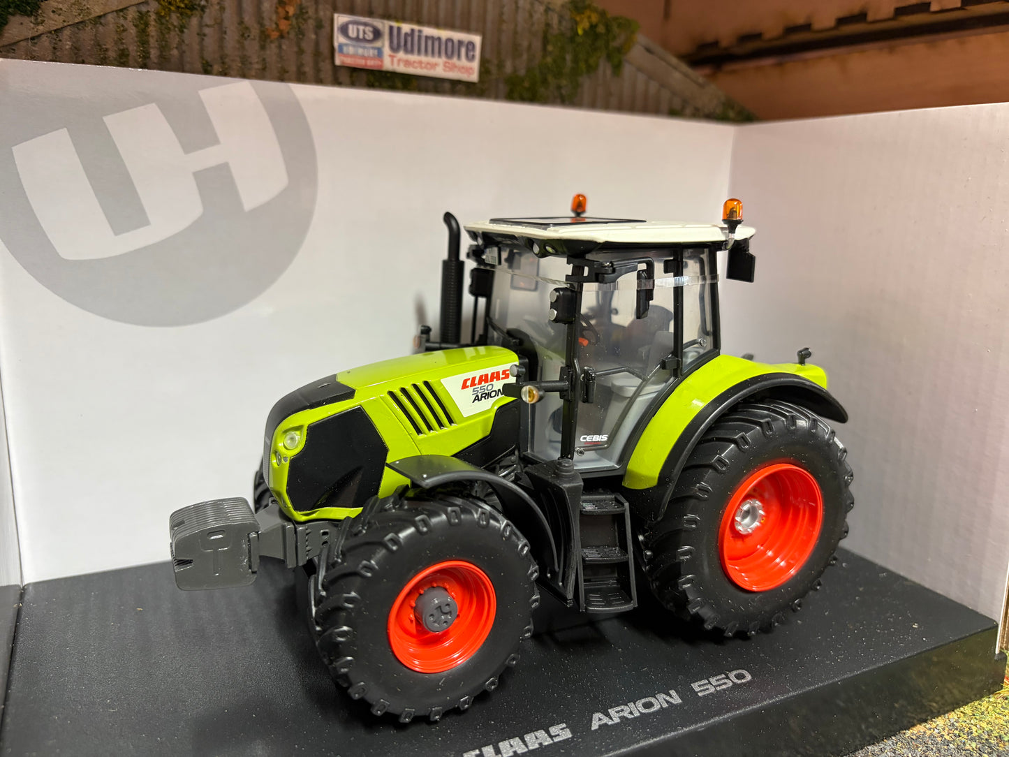 Universal Hobbies CLAAS Arion 550 Tractor UH4298 Boxed 1:32 Scale vintage obsolete