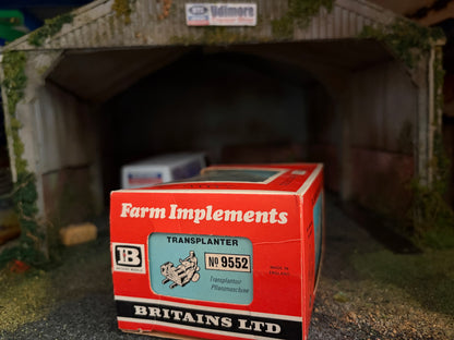 9552 Britains VINTAGE Transplanter straw box 1:32 scale BOXED  Obsolete MIB