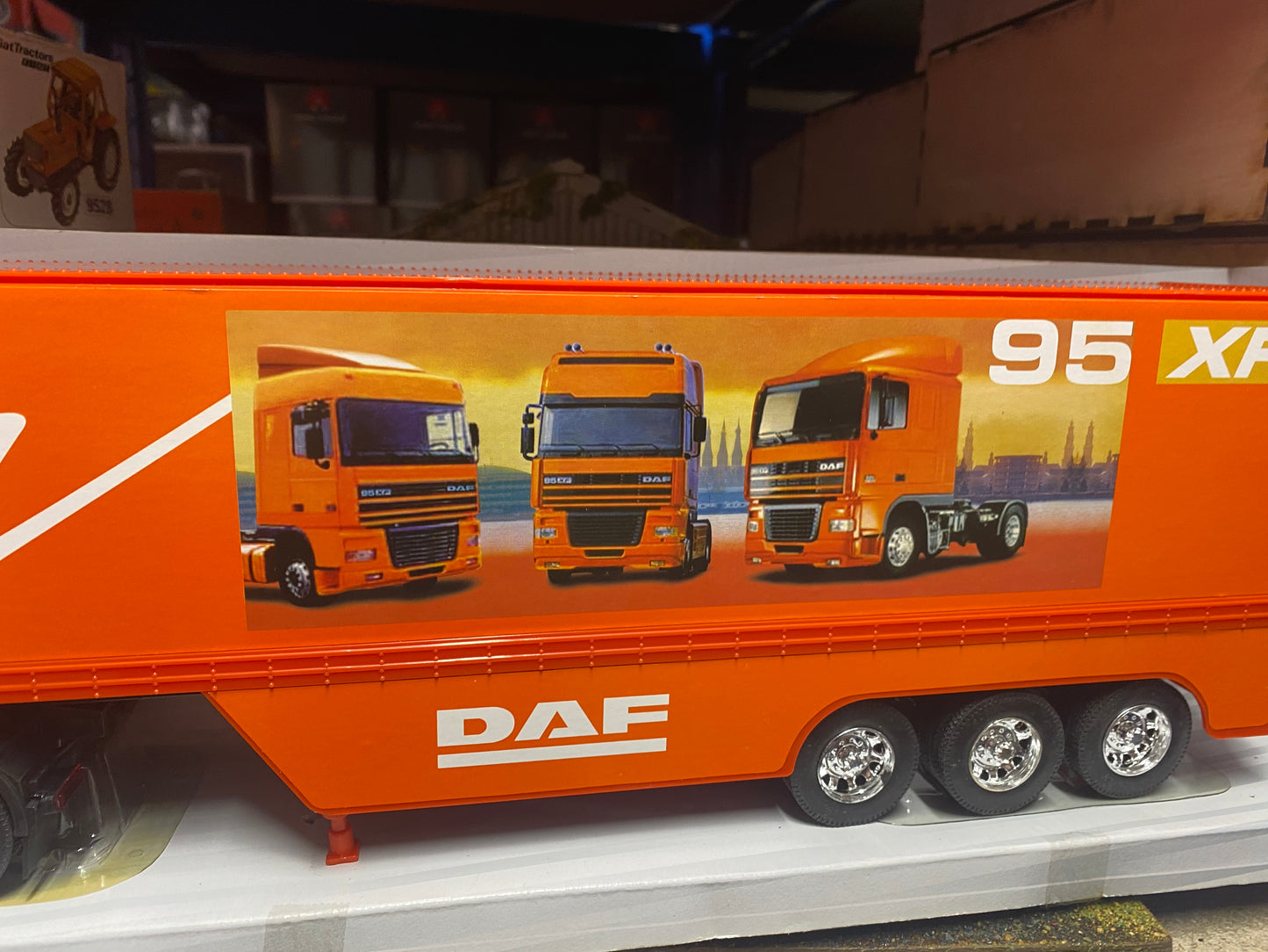 Fast Lane Toys R Us DAF Truck Transporter 1:32 scale boxed OBSOLETE 2007