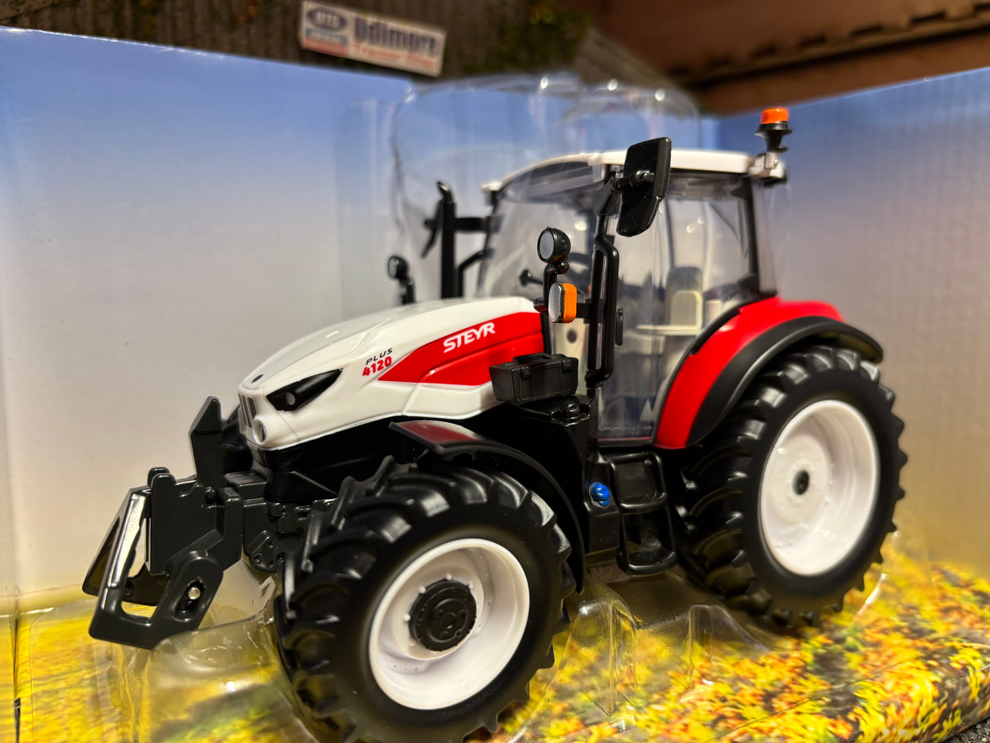 Britains Steyr Plus 4120 Tractor 1:32 scale New BOXED 43423